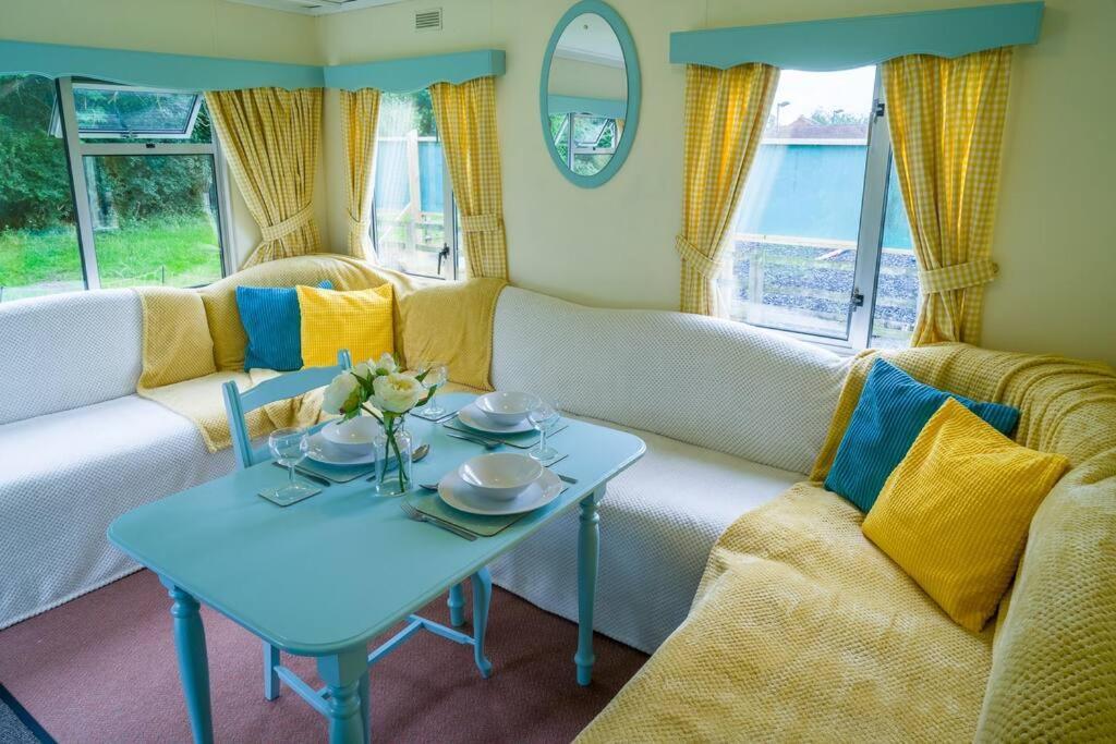 Wind In The Willows: Sleeps 4, Kitchen, Bathroom, Lounge, Wifi Napton on The Hill Exterior photo