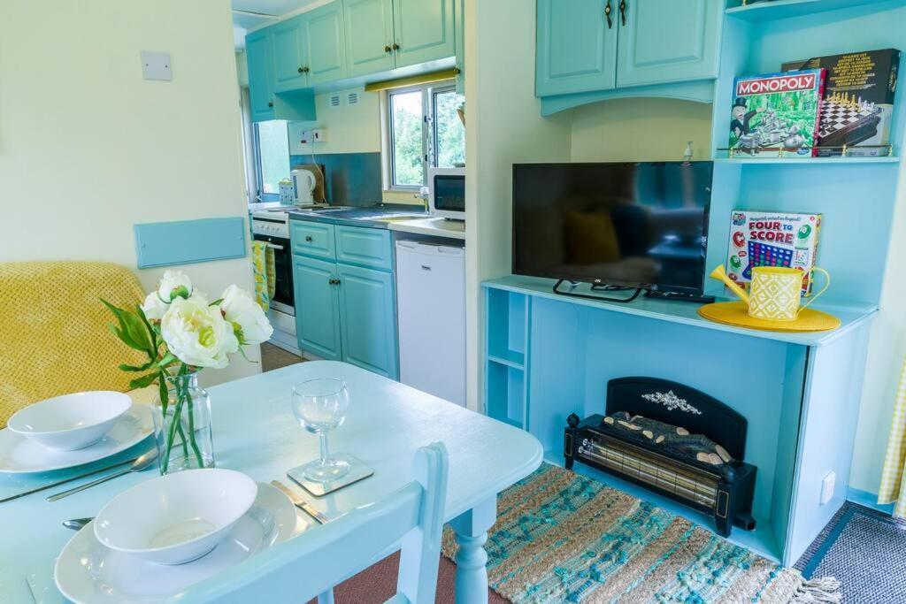 Wind In The Willows: Sleeps 4, Kitchen, Bathroom, Lounge, Wifi Napton on The Hill Exterior photo