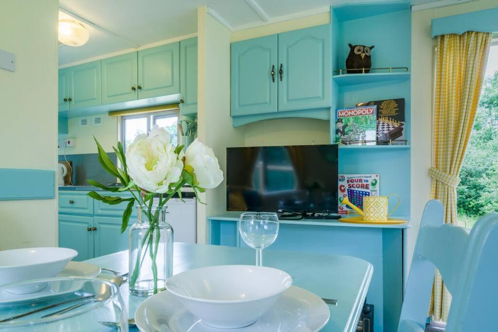 Wind In The Willows: Sleeps 4, Kitchen, Bathroom, Lounge, Wifi Napton on The Hill Exterior photo
