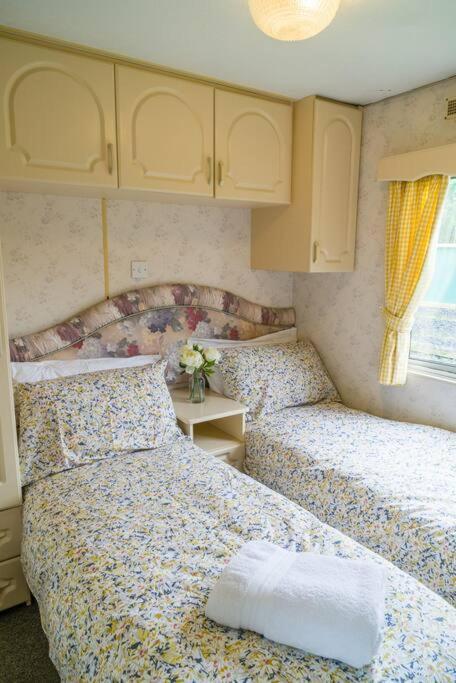 Wind In The Willows: Sleeps 4, Kitchen, Bathroom, Lounge, Wifi Napton on The Hill Exterior photo