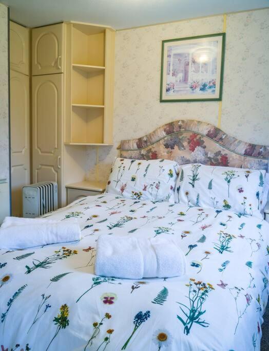 Wind In The Willows: Sleeps 4, Kitchen, Bathroom, Lounge, Wifi Napton on The Hill Exterior photo