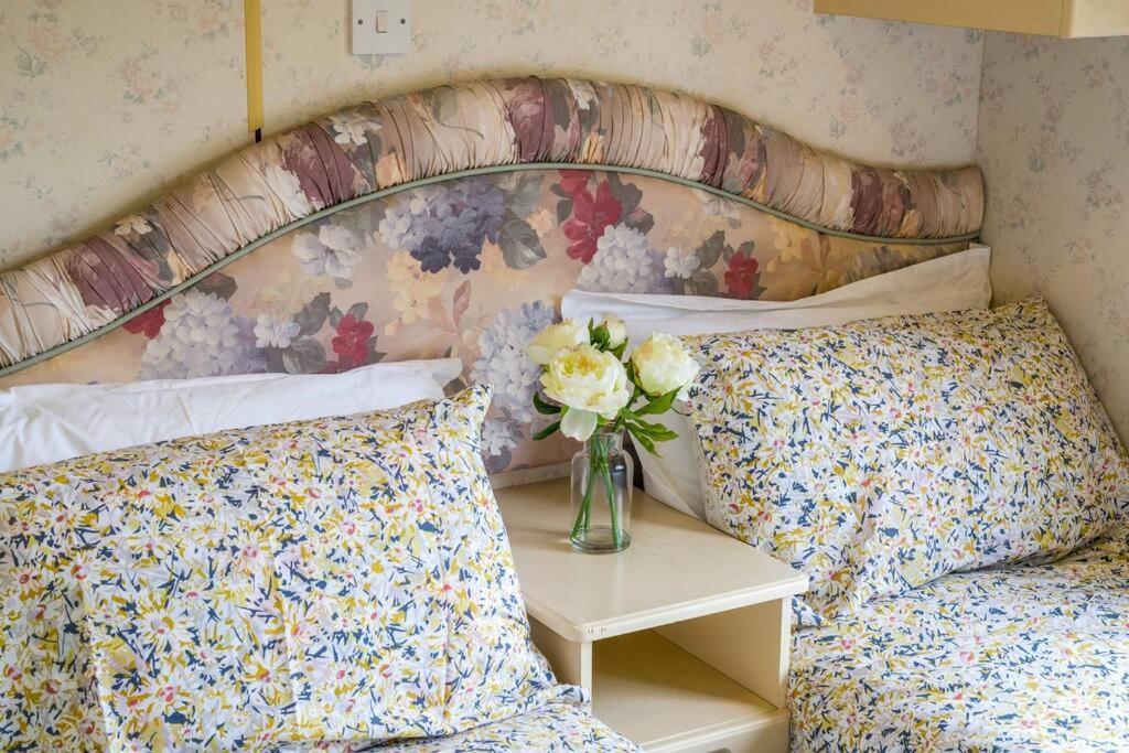 Wind In The Willows: Sleeps 4, Kitchen, Bathroom, Lounge, Wifi Napton on The Hill Exterior photo