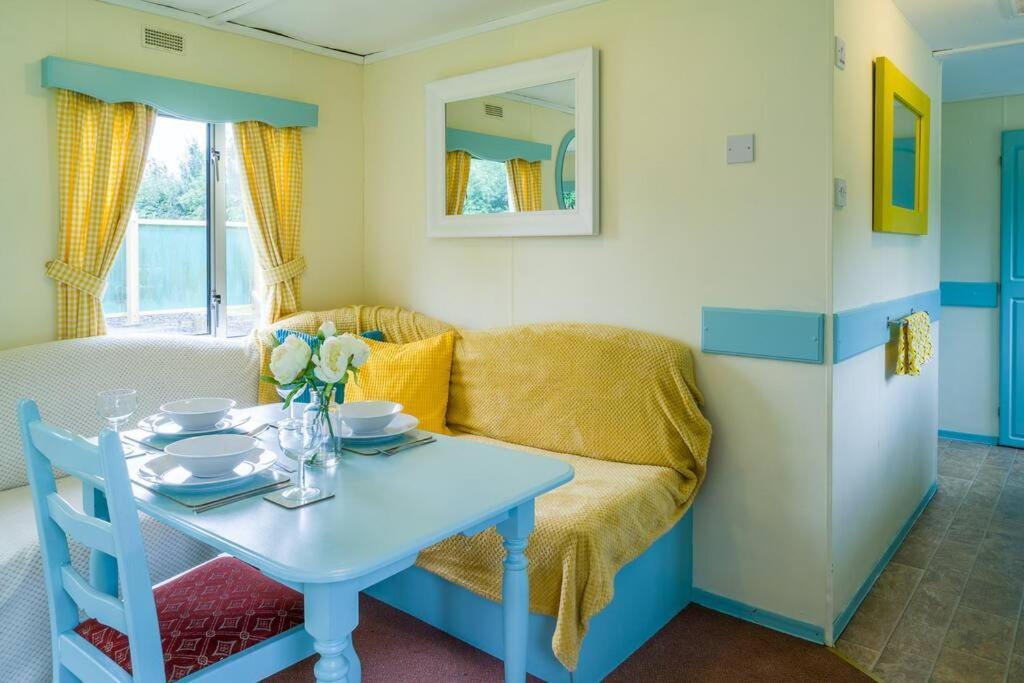 Wind In The Willows: Sleeps 4, Kitchen, Bathroom, Lounge, Wifi Napton on The Hill Exterior photo